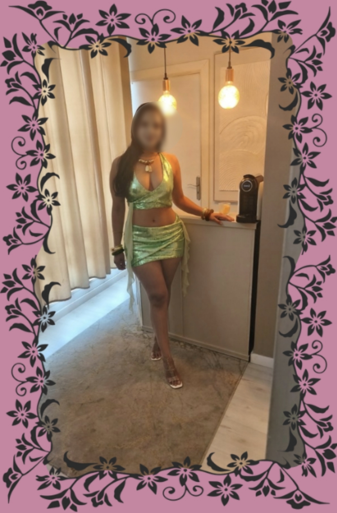 Débora disponível das 16h às 22h